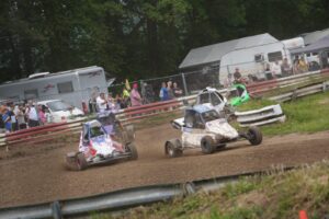 Mehr über den Artikel erfahren Dauborner Autocrosser holen Meistertitel